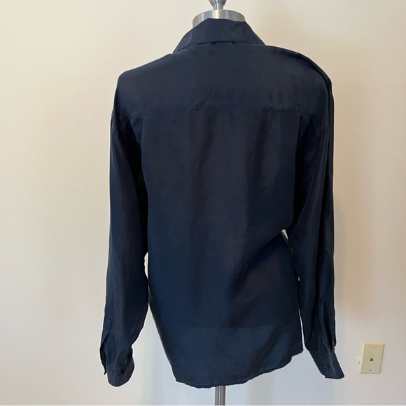 VTG Women’s SZ. M Navy Silk Blouse Button Front Long Sleeve Preppy Old Money - Picture 4 of 4